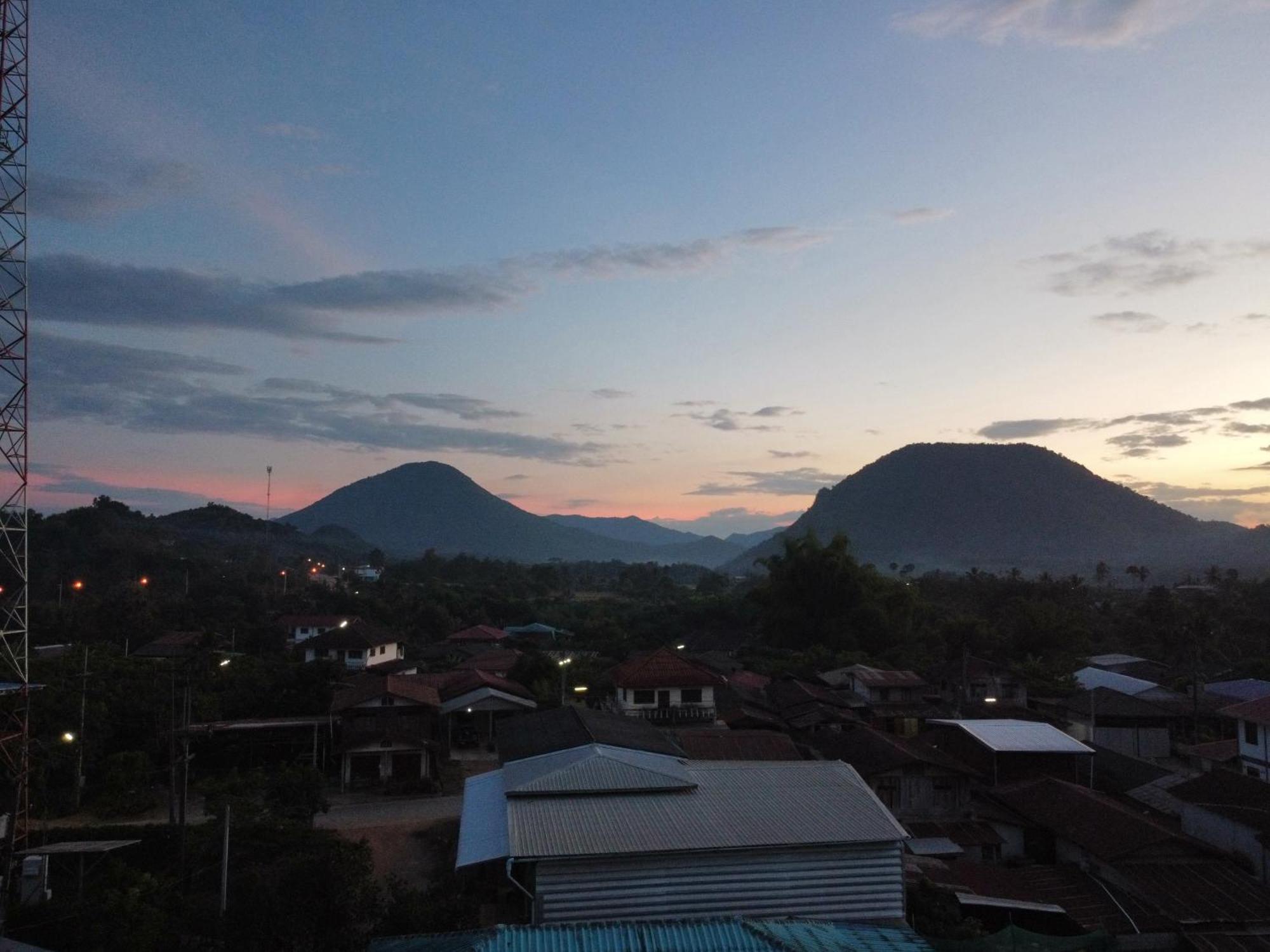 Positive Energy Homestay And Guide In Chiangkhan Чанхан Экстерьер фото
